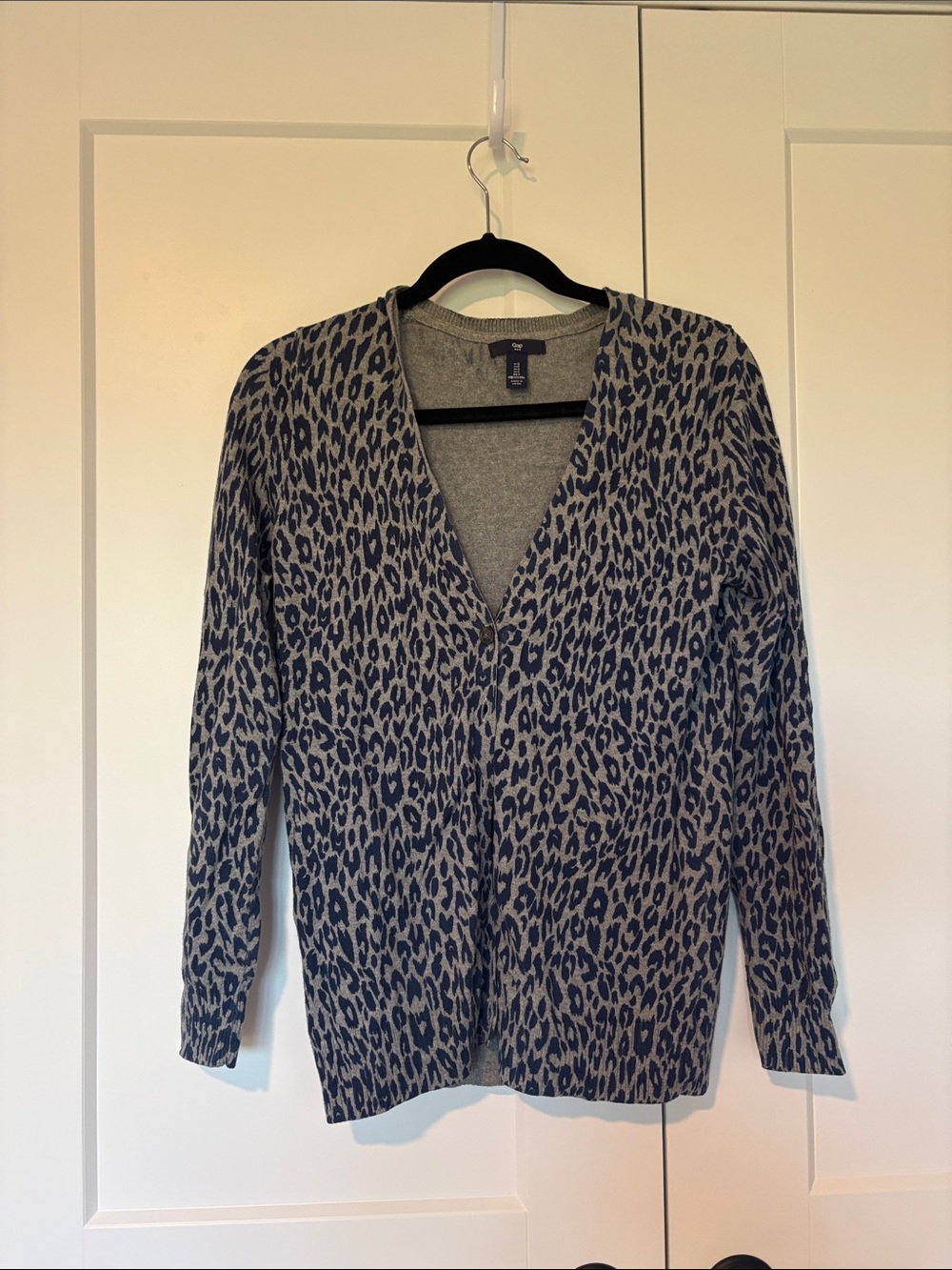 GAP Gray and Blue Leopard-Print V-Neck Cardigan